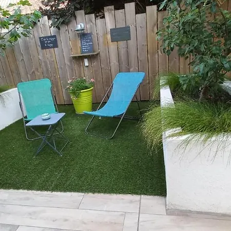 Alojamento de Acomodação e Pequeno-almoço D'hotes A L'etage Avec Et Petit Dejeuner En Lisiere De Foret