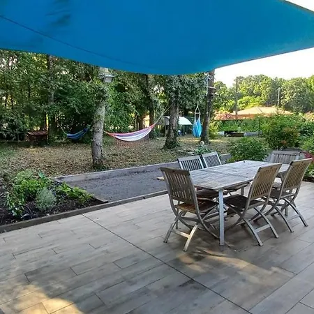Alojamento de Acomodação e Pequeno-almoço D'hotes A L'etage Avec Et Petit Dejeuner En Lisiere De Foret Le Teich