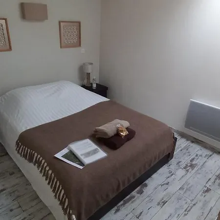 Alojamento de Acomodação e Pequeno-almoço D'hotes A L'etage Avec Et Petit Dejeuner En Lisiere De Foret *