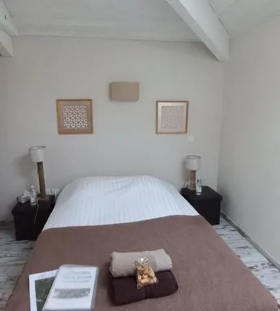 D'hotes A L'etage Avec Et Petit Dejeuner En Lisiere De Foret Alojamento de Acomodação e Pequeno-almoço *