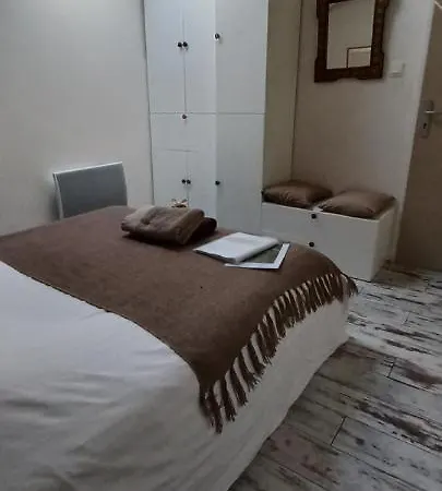 D'hotes A L'etage Avec Et Petit Dejeuner En Lisiere De Foret Alojamento de Acomodação e Pequeno-almoço *