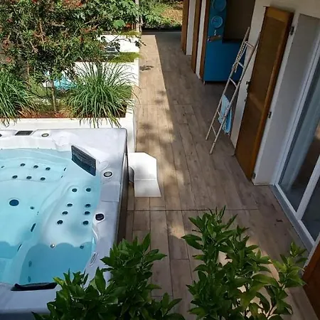 D'hotes A L'etage Avec Et Petit Dejeuner En Lisiere De Foret Alojamento de Acomodação e Pequeno-almoço *